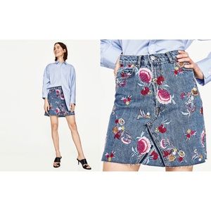 Zara our floral embroidered denim skirt 🌺